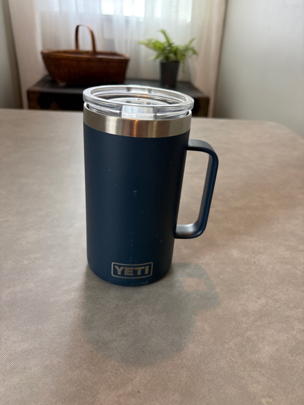 Yeti Navy Blue 24 oz Travel Mug with Handle and Clear Lid